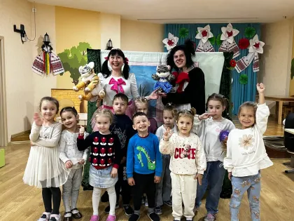 Ляльковий театр у дитячому садку — це не просто розвага. Це потужний інструмент, що сприяє всебічному розвитку дитини. 🎭😊